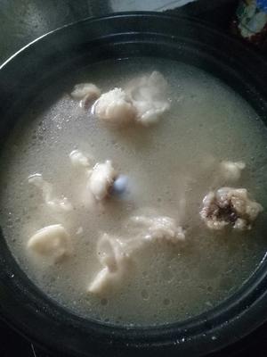 超级简单又美味的葛根筒骨汤的做法 步骤2