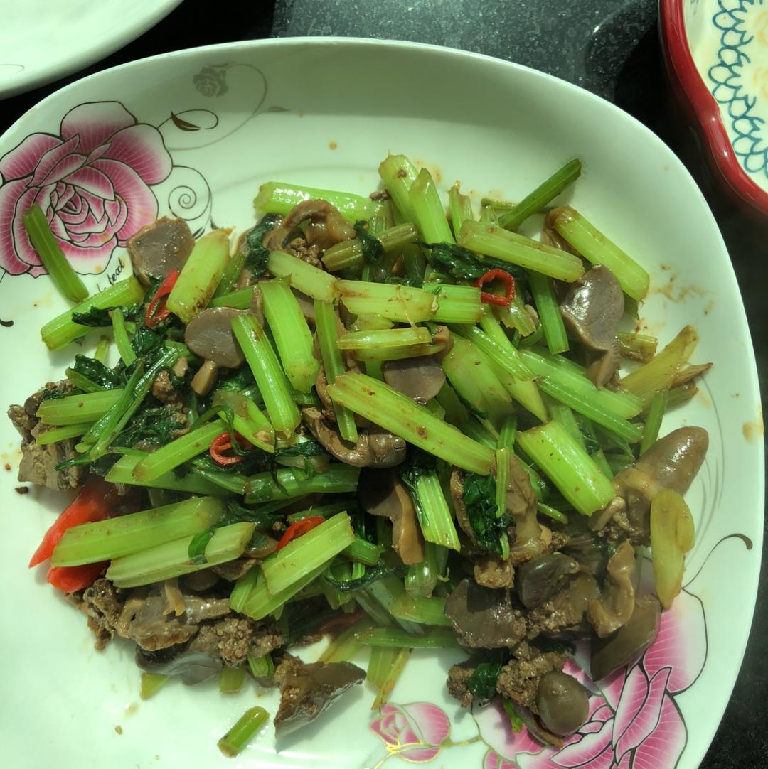 辣炒香芹鸡胗