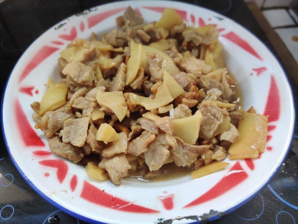 肉香笋鲜的春笋炒五花肉