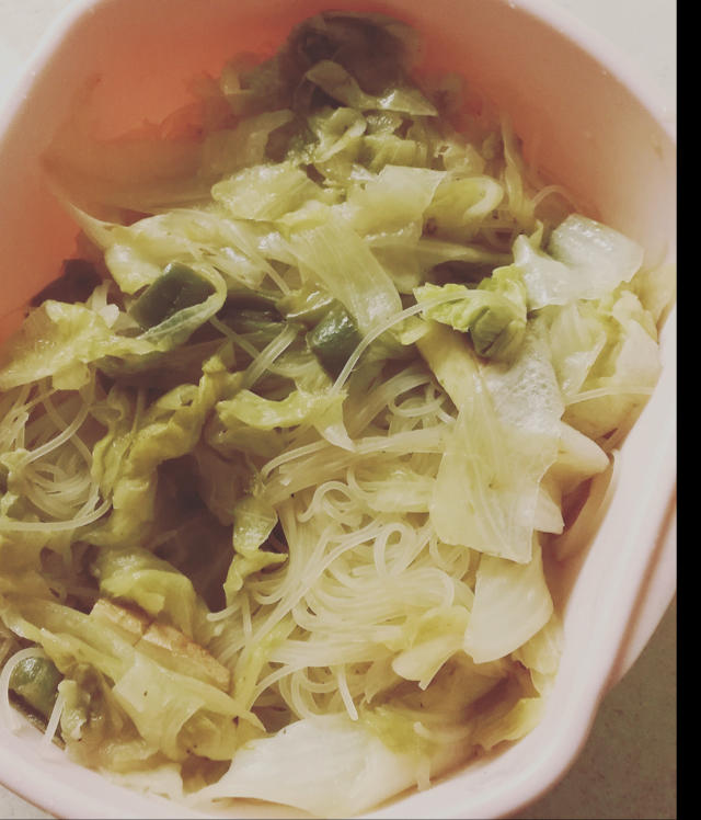 卷心菜炒粉丝 Glass noodles with Cabbage