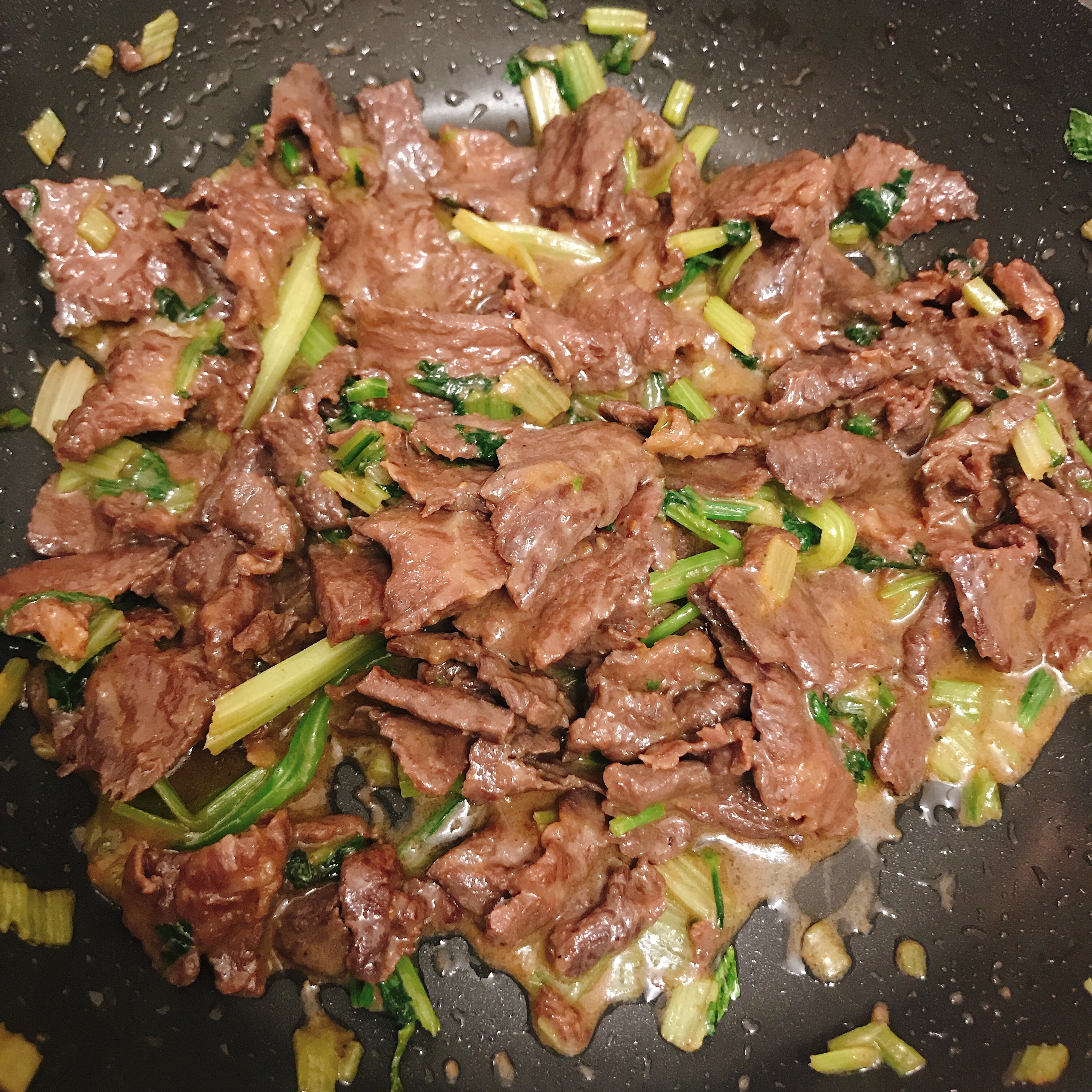 沙茶牛肉炒芹菜的做法