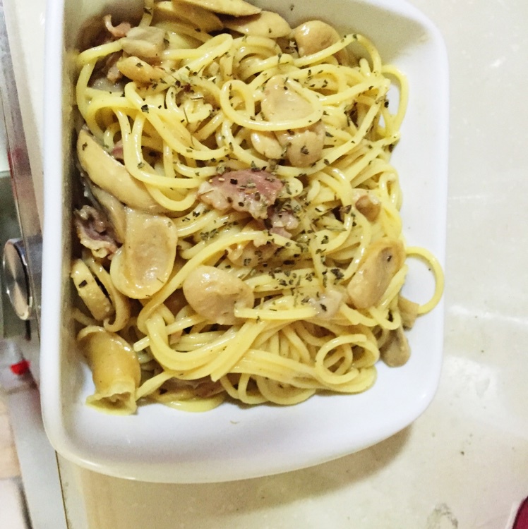 白蘑菇奶油培根意面
