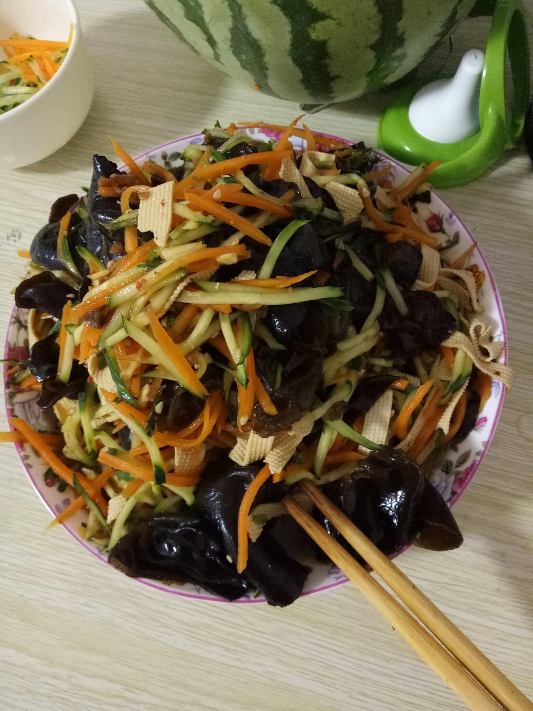 超快手的凉拌千张黄瓜胡萝卜丝