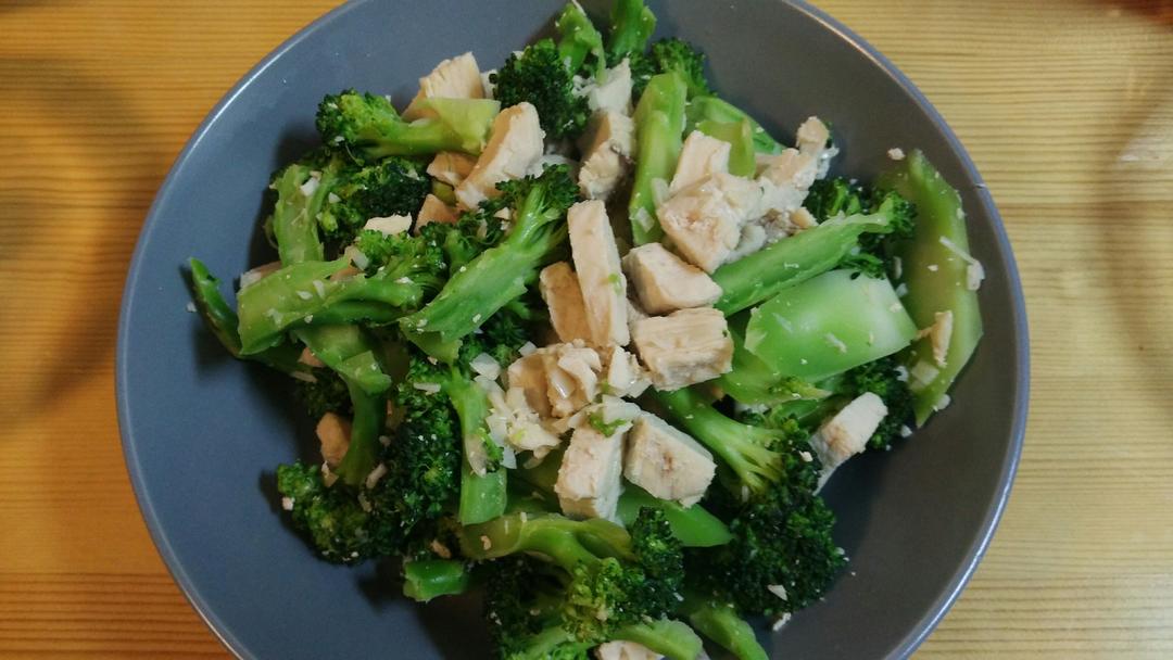 蒜香水煮鸡胸肉