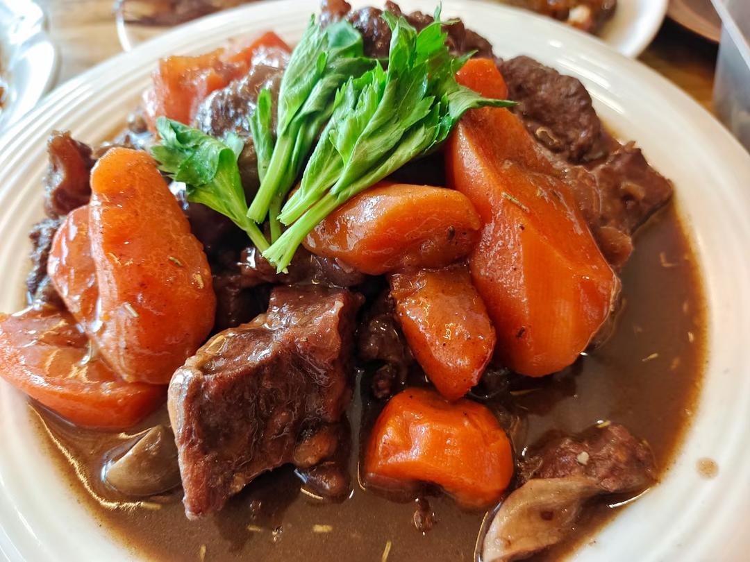 红酒炖牛肉