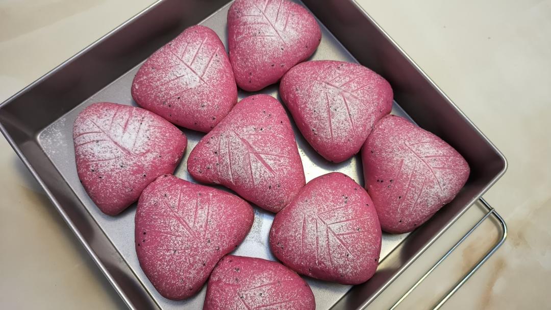 火龙果软欧包，粉嘟嘟～