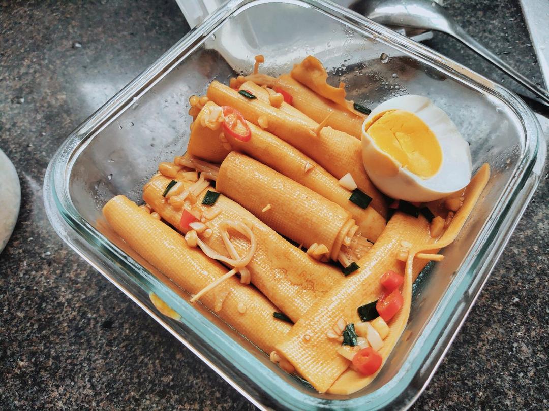 金针菇豆皮卷