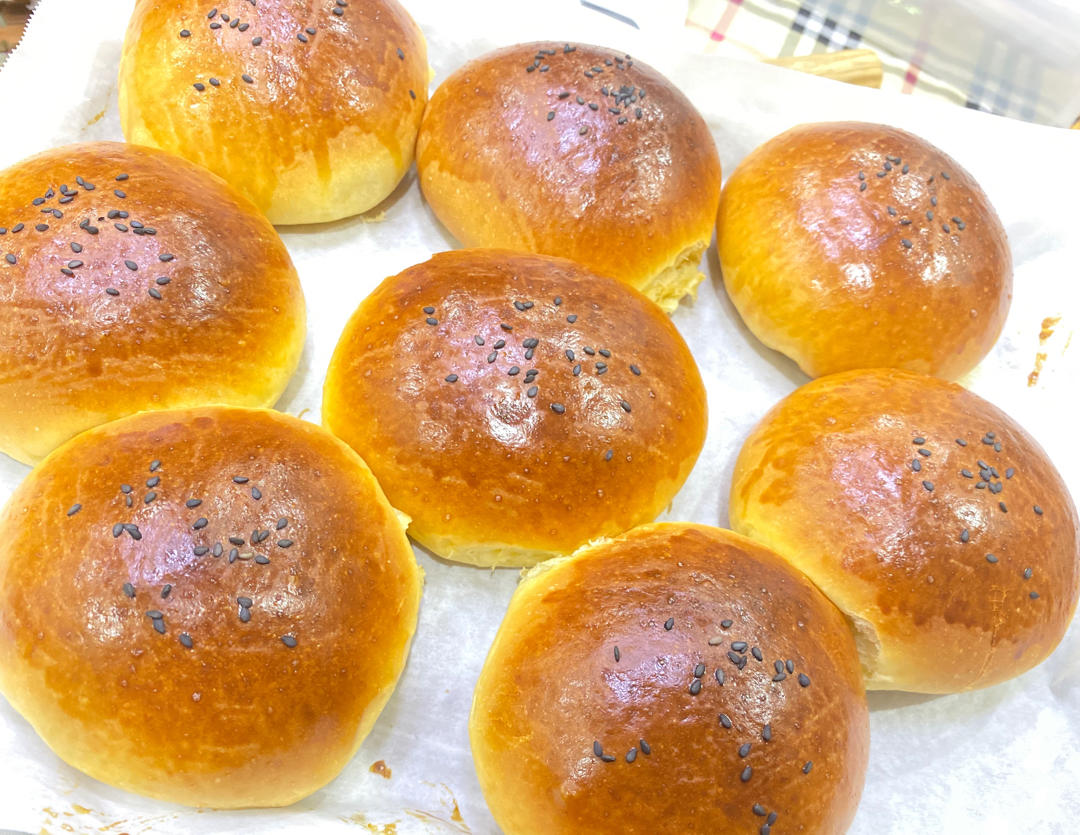 哈哈哈哈哈哈哈哈哈做的超好吃的咸蛋黄肉松小面包