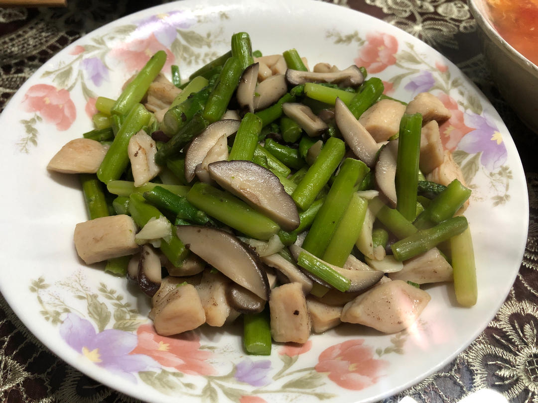 芦笋口蘑炒鸡胸肉丨春日减脂餐