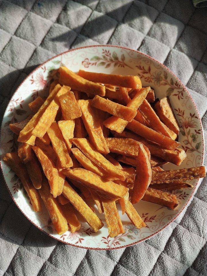 ying嘟宝做的自制炸红薯条比外边卖的更好吃
