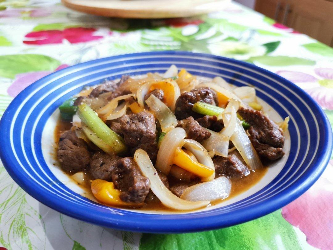 秘制铁板黑椒牛肉粒