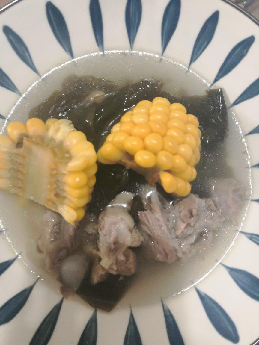 猪大骨炖海带头汤