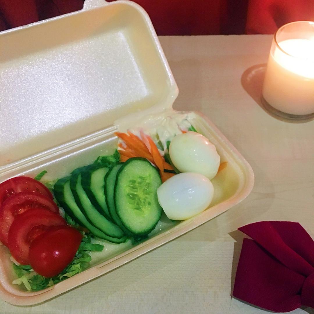 一个人两只碗三口锅的小日子