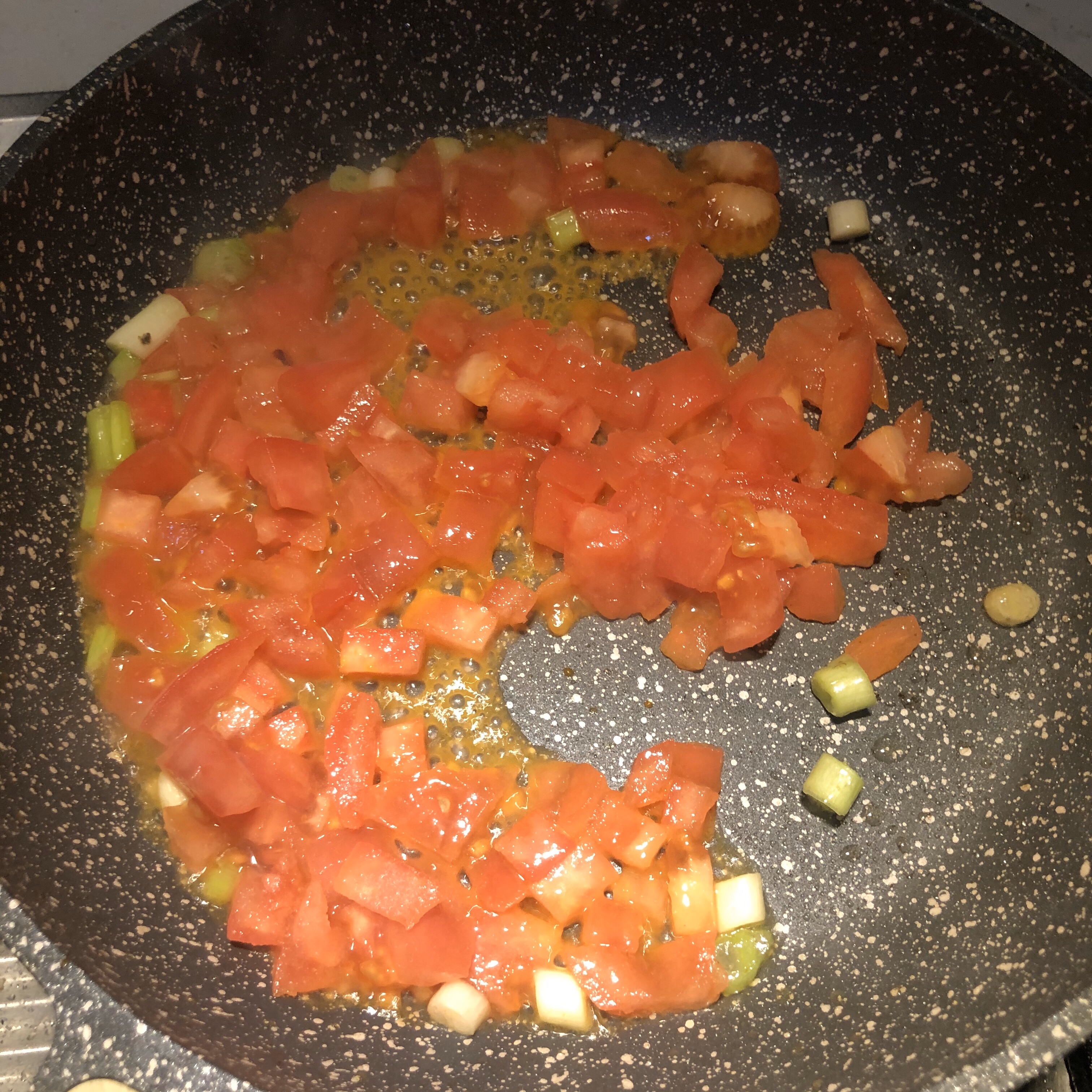 家常番茄酸汤豆腐的做法 步骤2