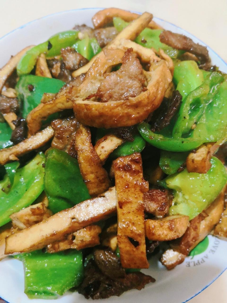 菜椒豆干炒肉（超快就能做好）