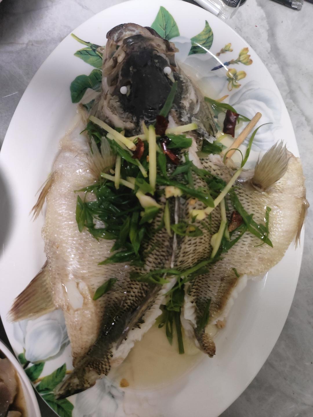 10分钟做 清蒸鲈鱼 （附切鱼图解）