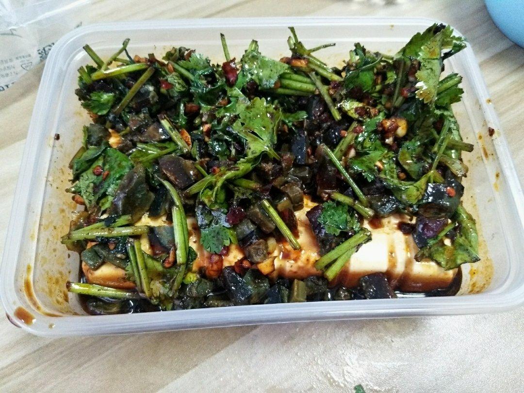 皮蛋拌豆腐