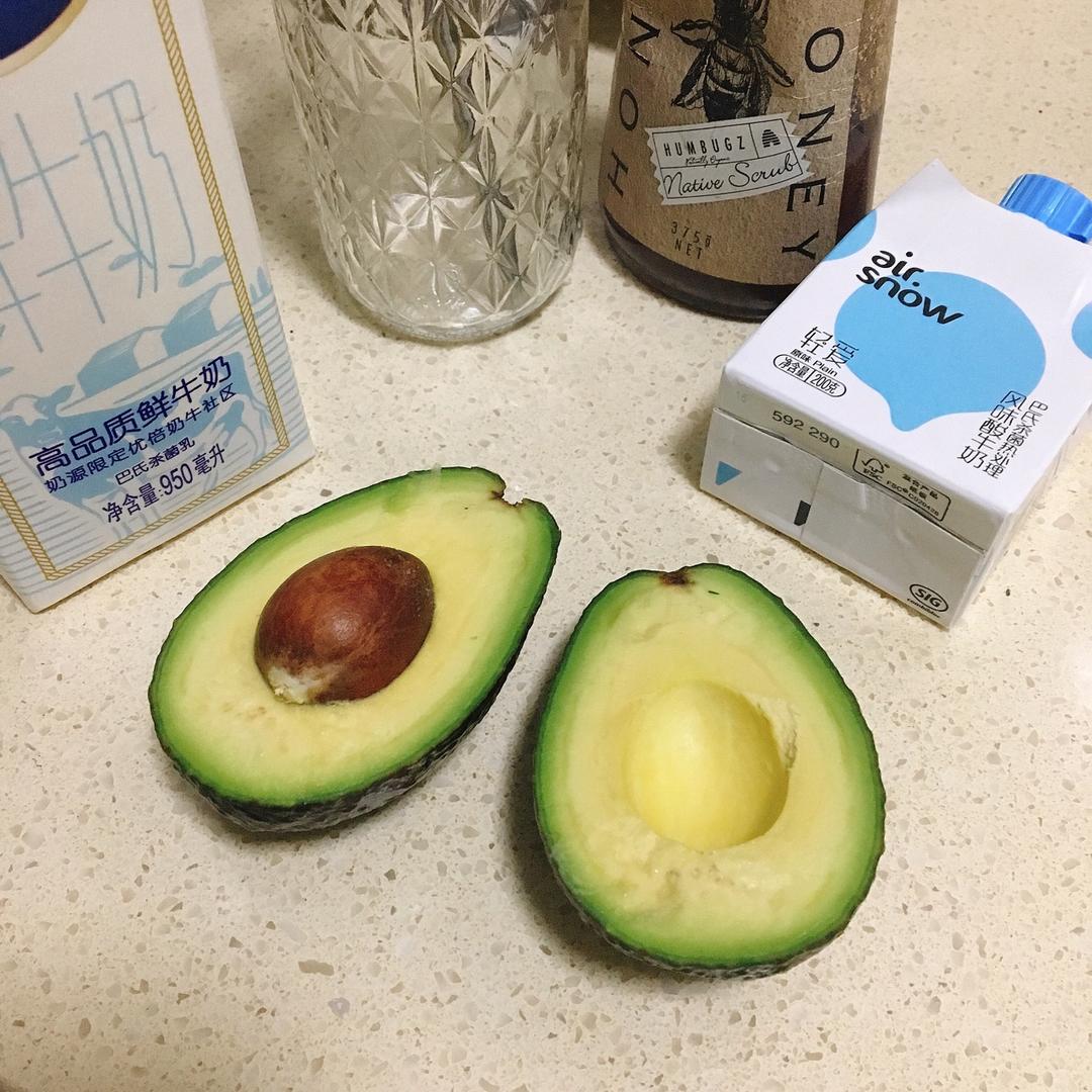 芒果牛油果奶昔