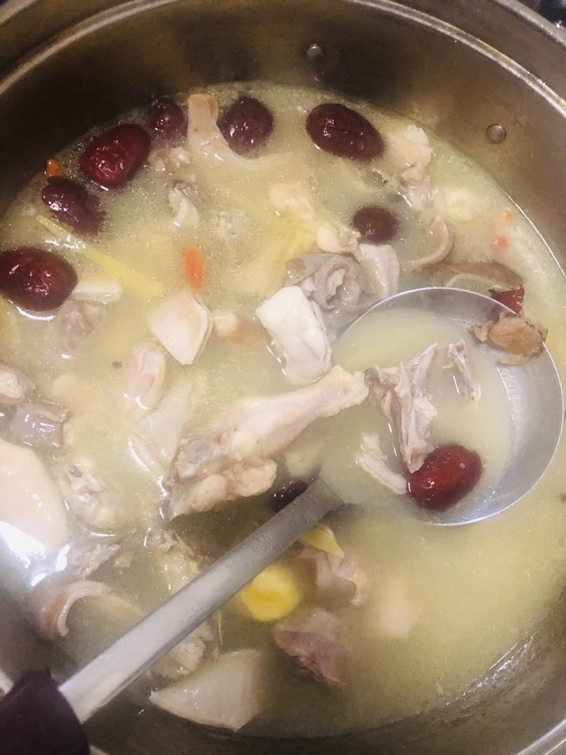 广式老火靓汤-猪肚煲鸡