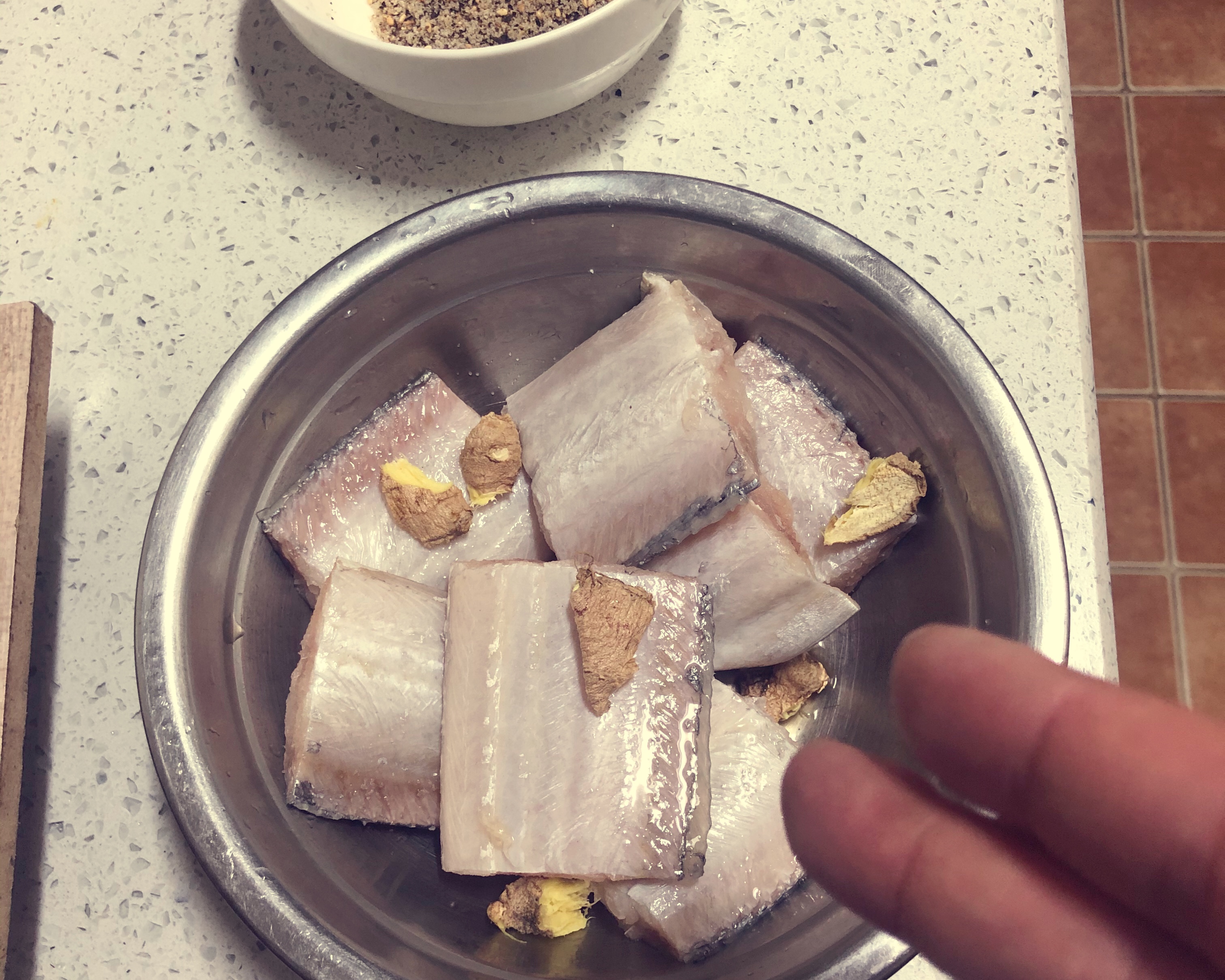 椒盐带鱼的做法 步骤3