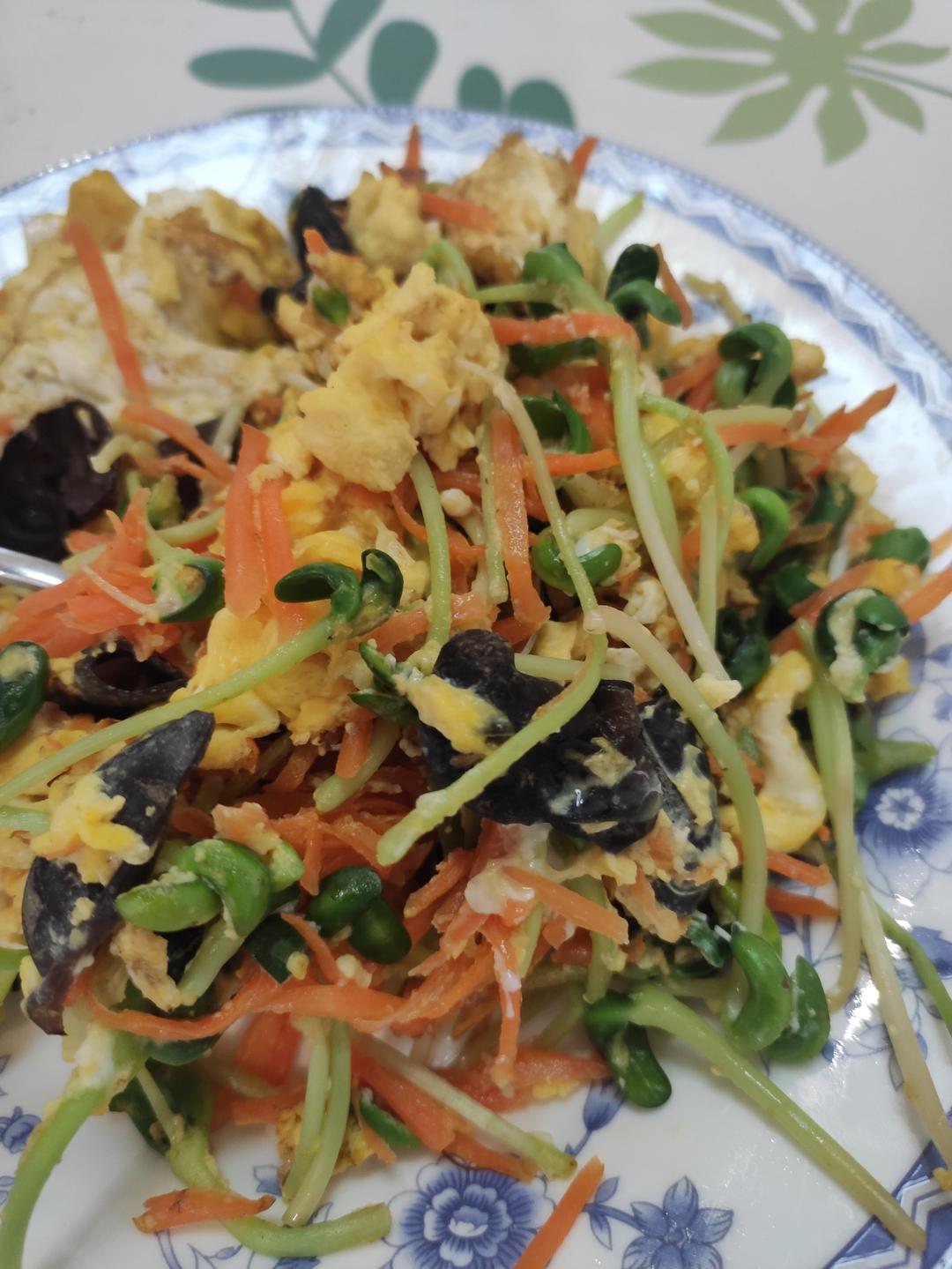 芽苗菜炒鸡蛋（可随意发挥）