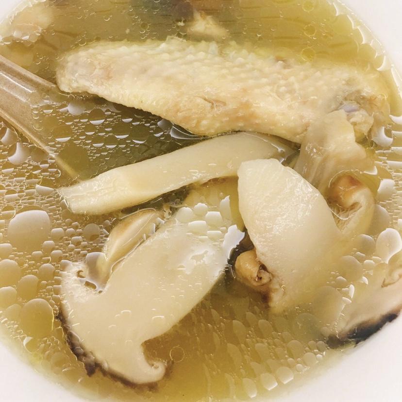 鲜松茸土鸡汤