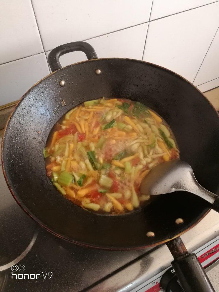 大儿童餐蔬菜面鱼儿