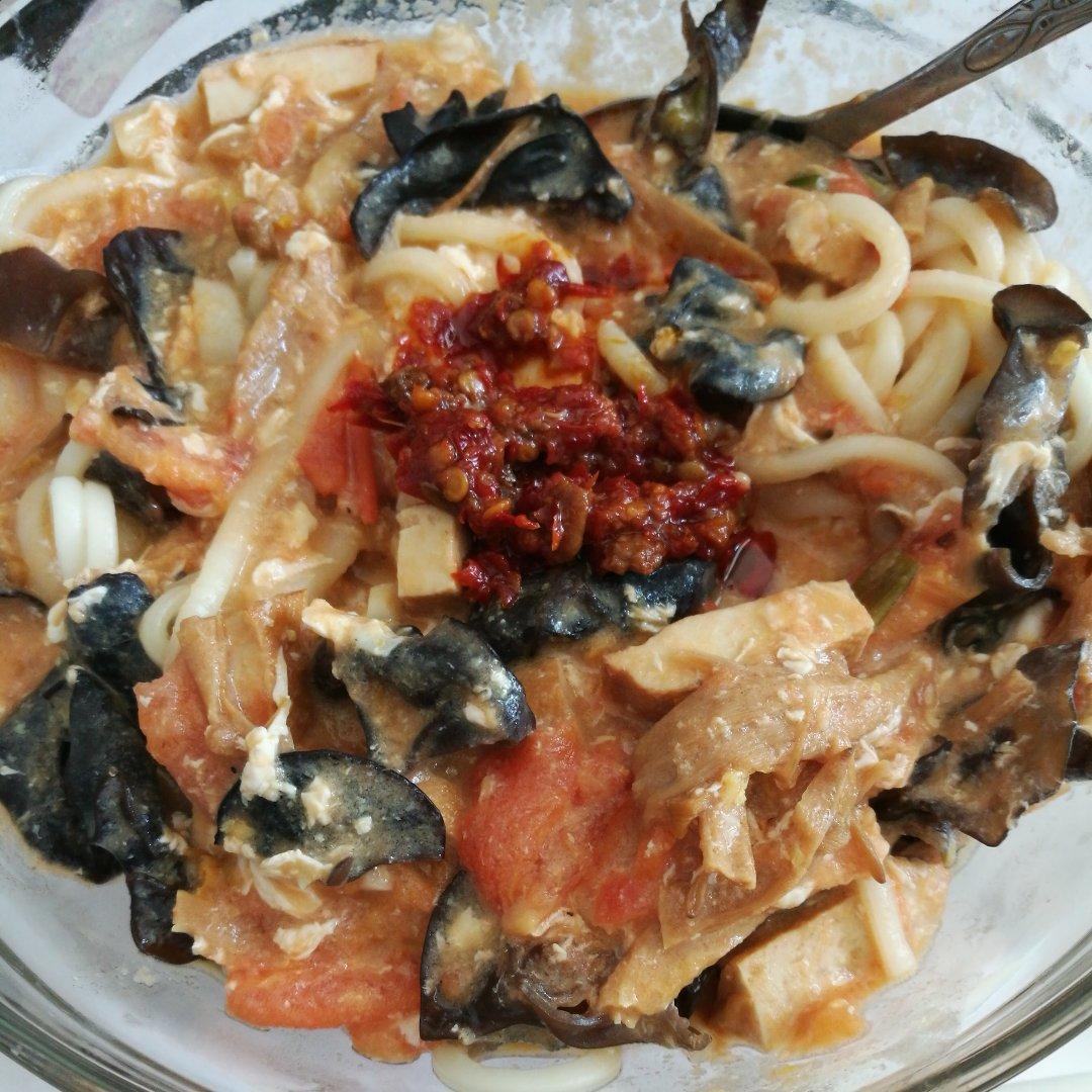 黄花菜木耳鸡蛋面