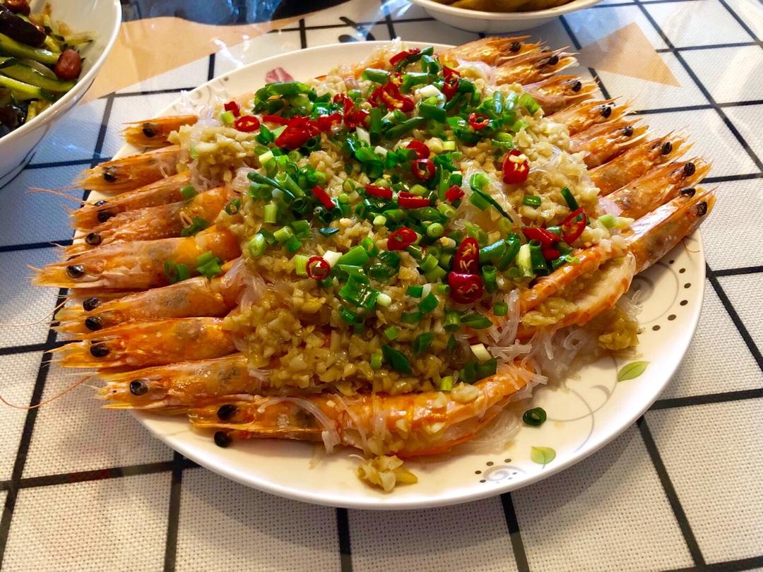 【蒜蓉粉丝蒸虾】