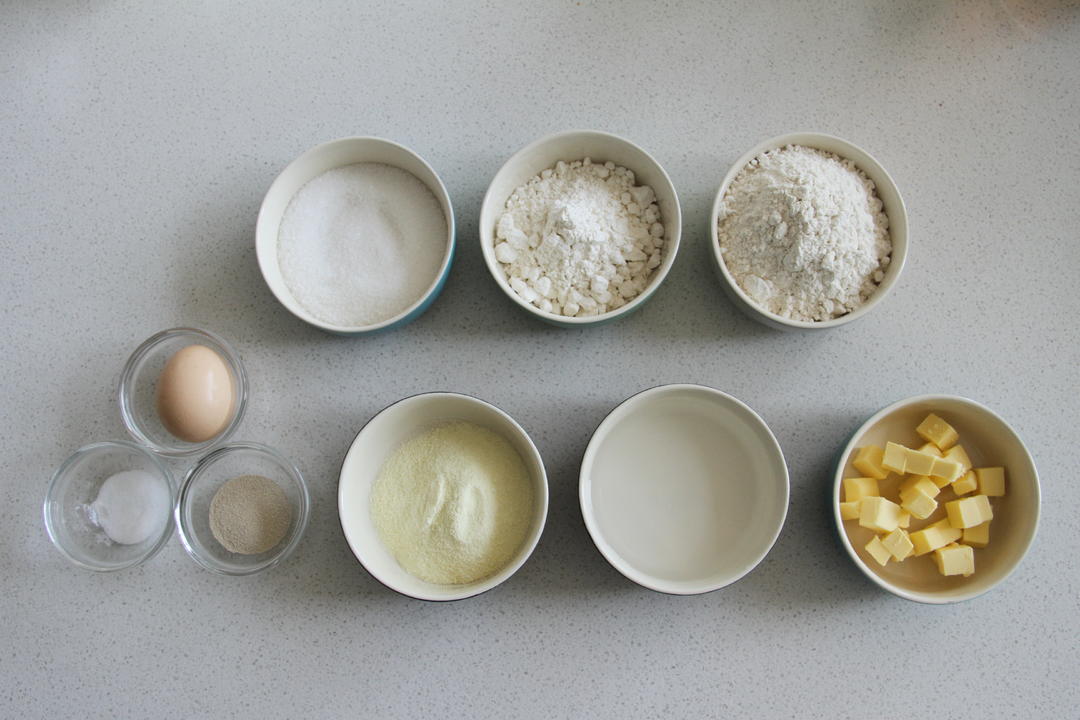 纯奶手撕吐司的做法 步骤1