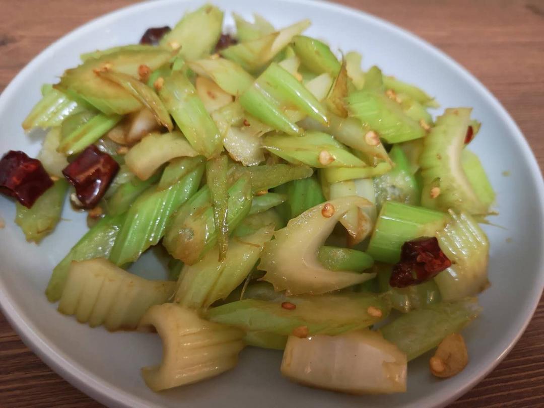 炝炒芹菜