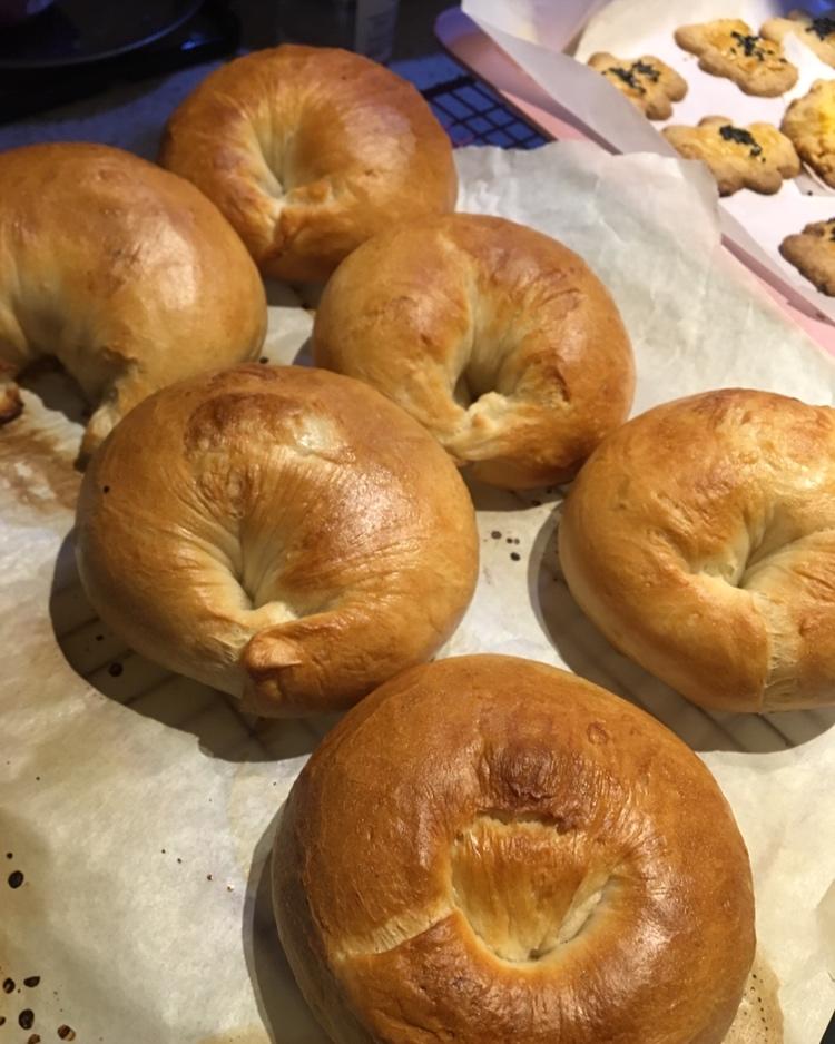 咸蛋黄肉松海苔贝果