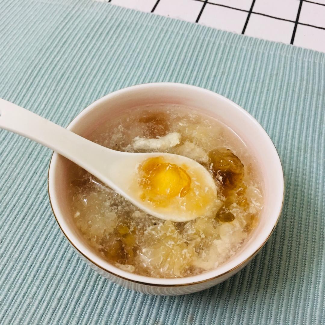 桃胶皂角米雪燕羹