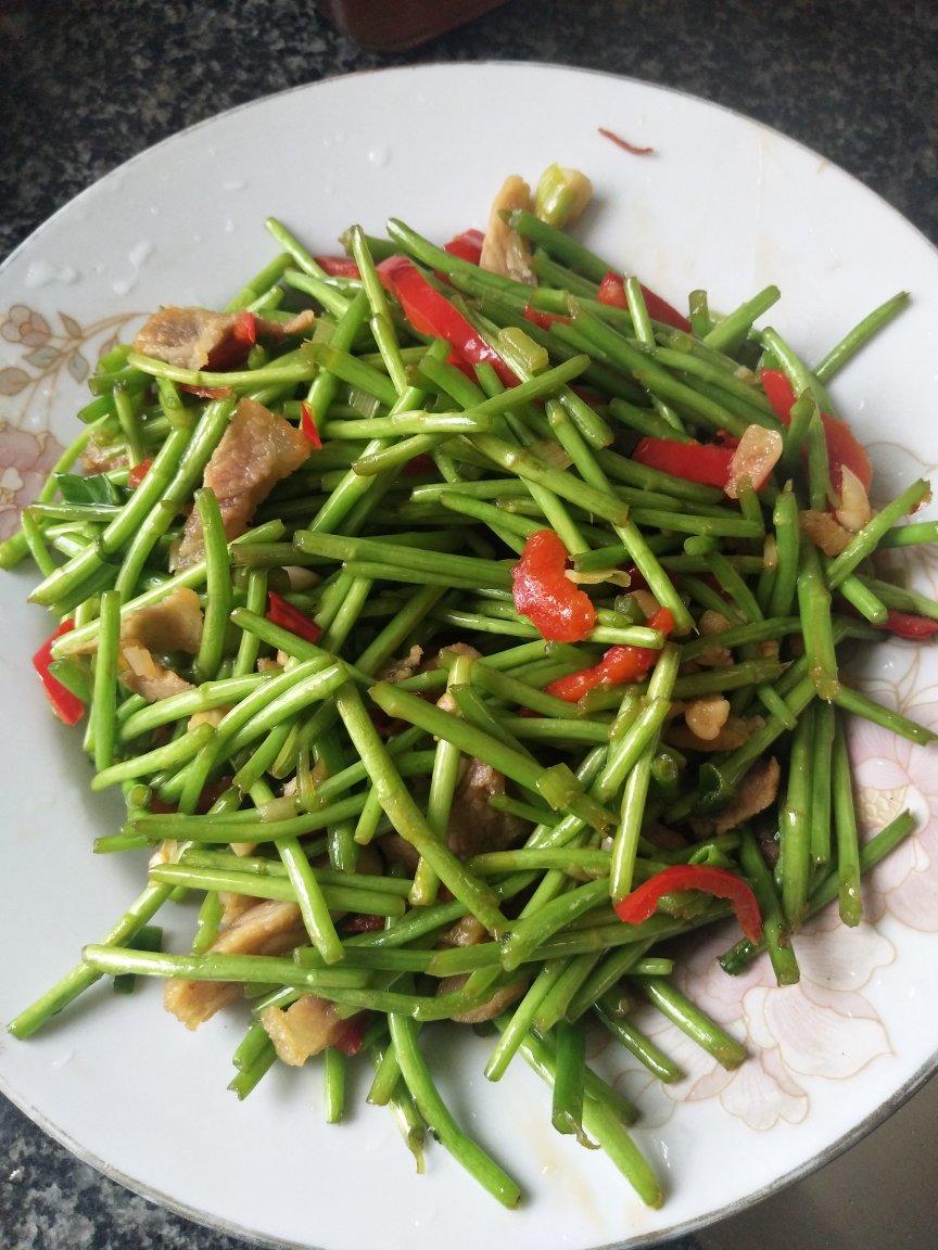 黎蒿炒腊肉