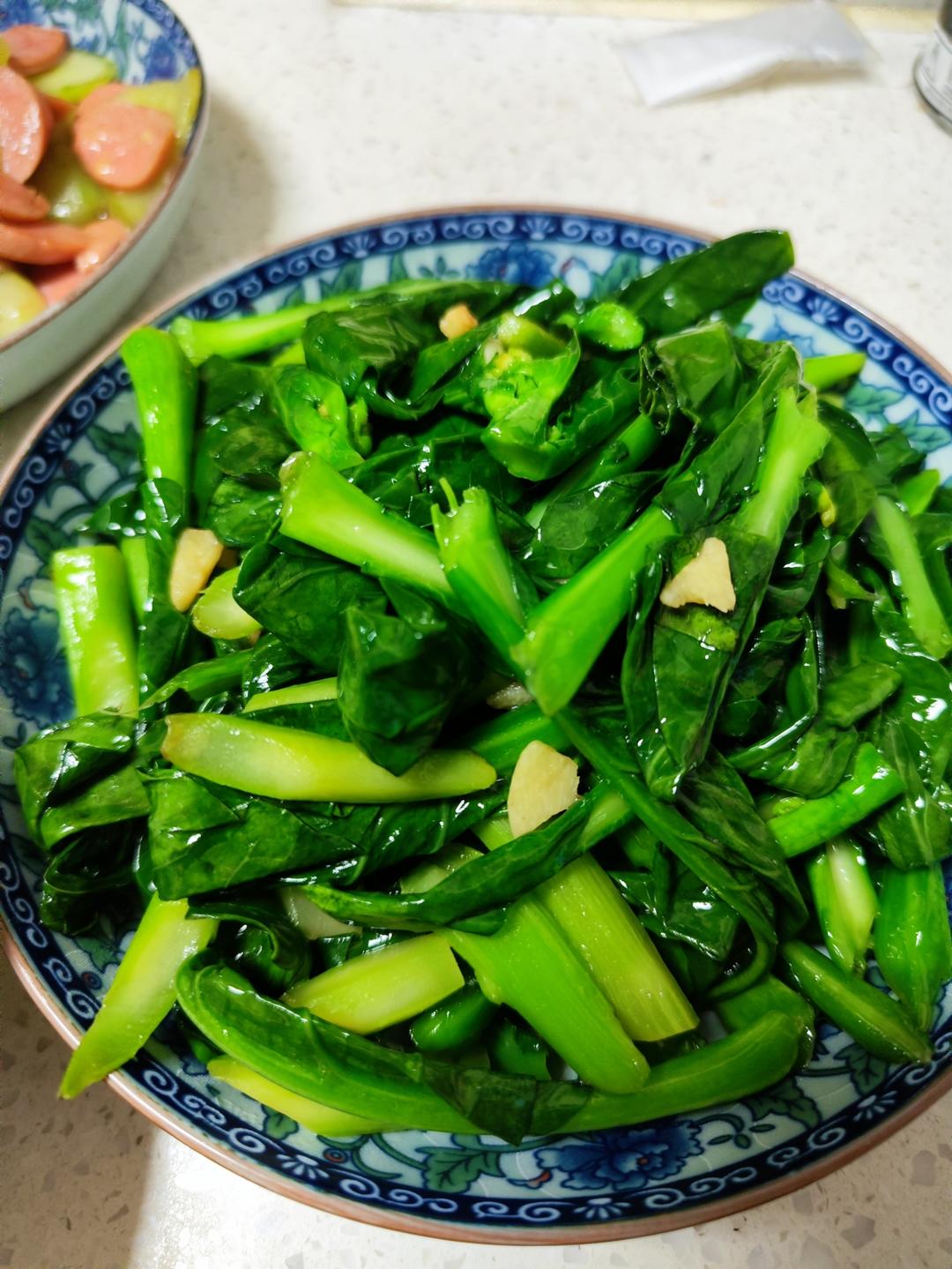 蒜炒芥兰炒出来又黑又软？口感清脆色泽鲜绿的清炒芥兰方法这里都有！