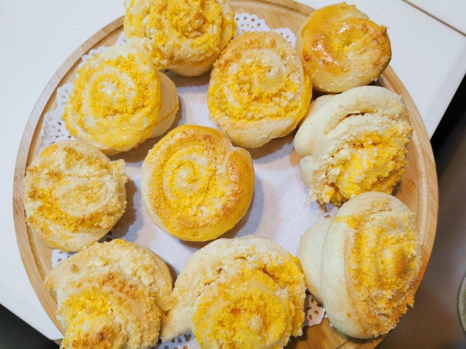 薄荷叶叶做的椰蓉面包卷