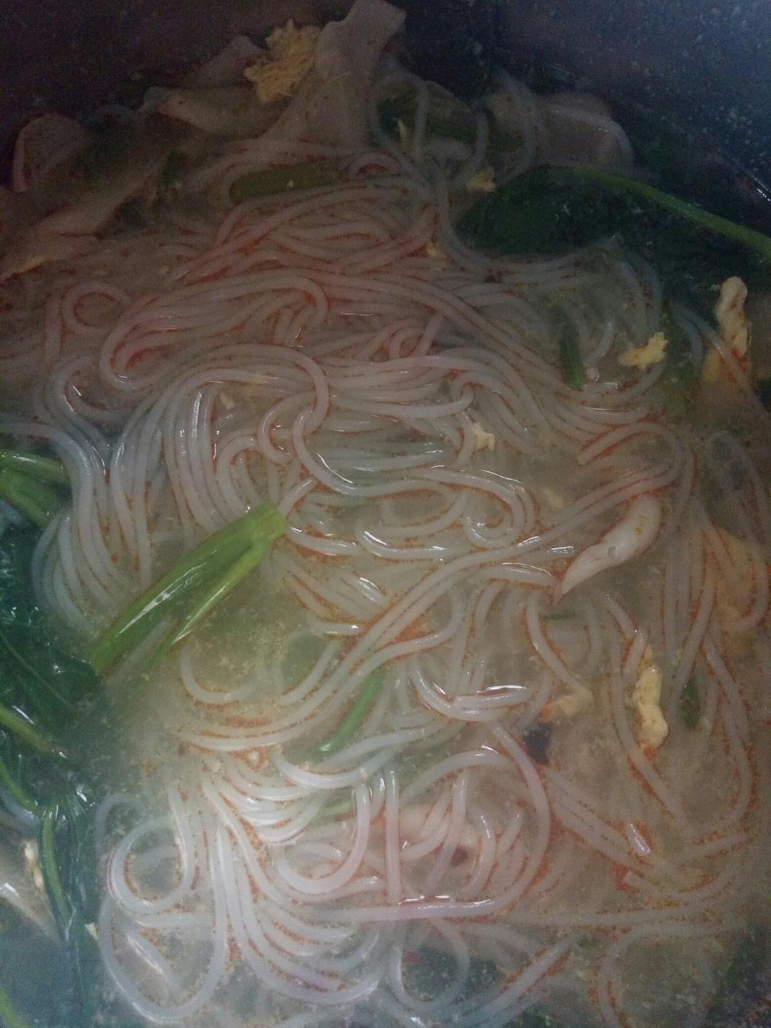 维妮婷文文做的简单好吃汤米粉