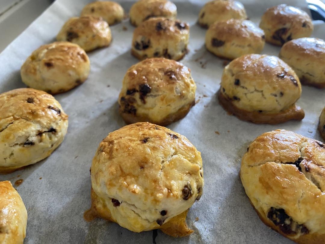 【视频】3分钟 奶油司康Scone(可能是世界上最快手的司康) 消耗淡奶油～