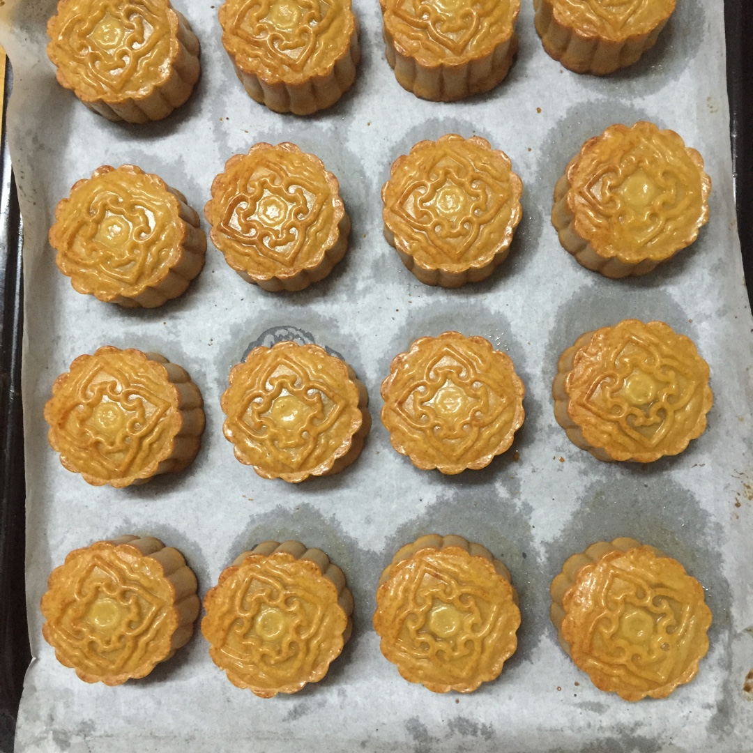 广式月饼——蛋黄莲蓉月饼