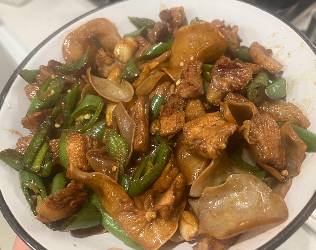 火遍湖南费大厨辣椒炒肉超下饭青椒木耳炒肉