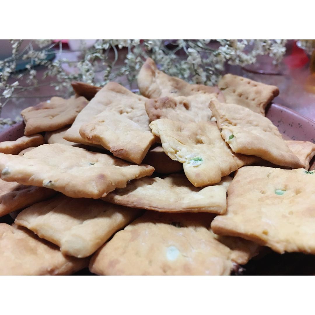 零经验也不怕：葱香苏打饼，据说好吃到六亲不认