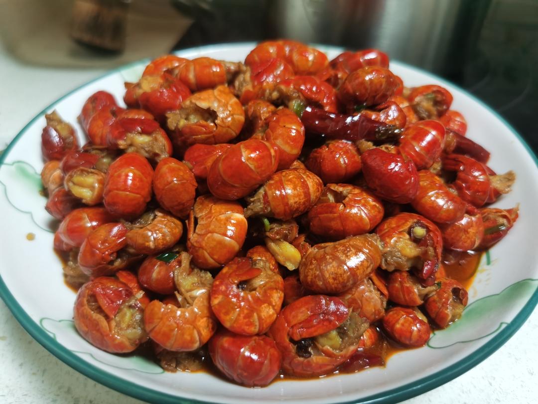 夏日夜市烧烤摊的灵魂-麻辣龙虾尾