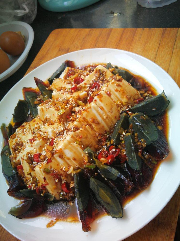 皮蛋拌豆腐