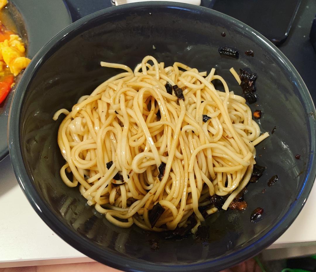 10分钟搞定的一碗葱油拌面