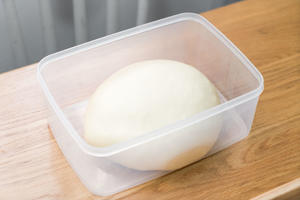 烤完满屋飘香de【香葱肉松辫子面包】的做法 步骤2