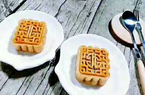 广式月饼—蛋黄莲蓉月饼