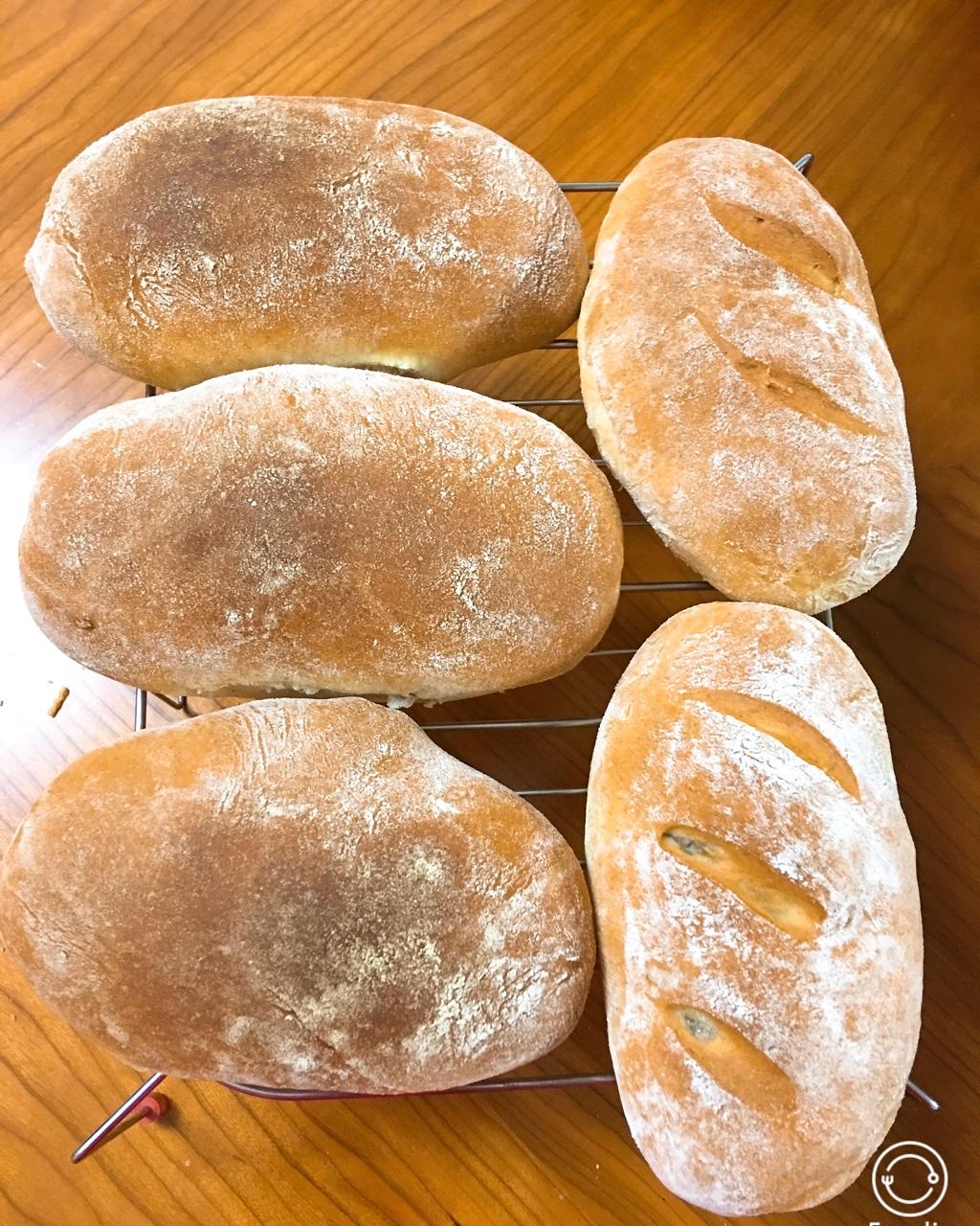 红豆/肉松麻薯软欧面包+石榴茶【曼食慢语】