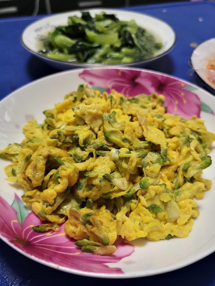 槐花炒鸡蛋