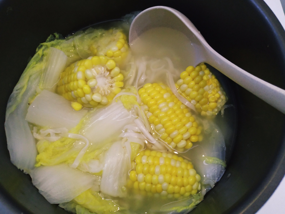 「快手汤面」白萝卜玉米白菜汤面的做法