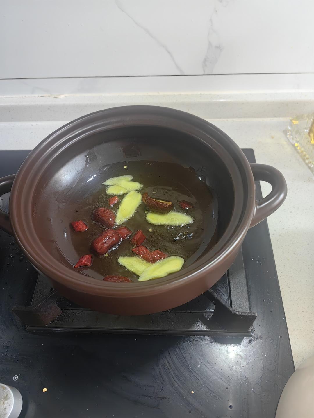 砂锅焖鸡